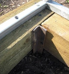 уголок для теплицы